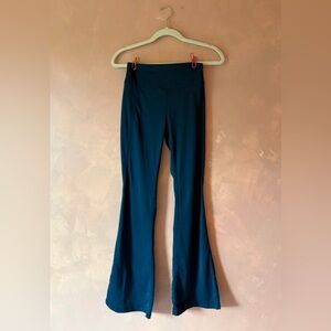 High-Waisted Flare Leggings - Deep blue